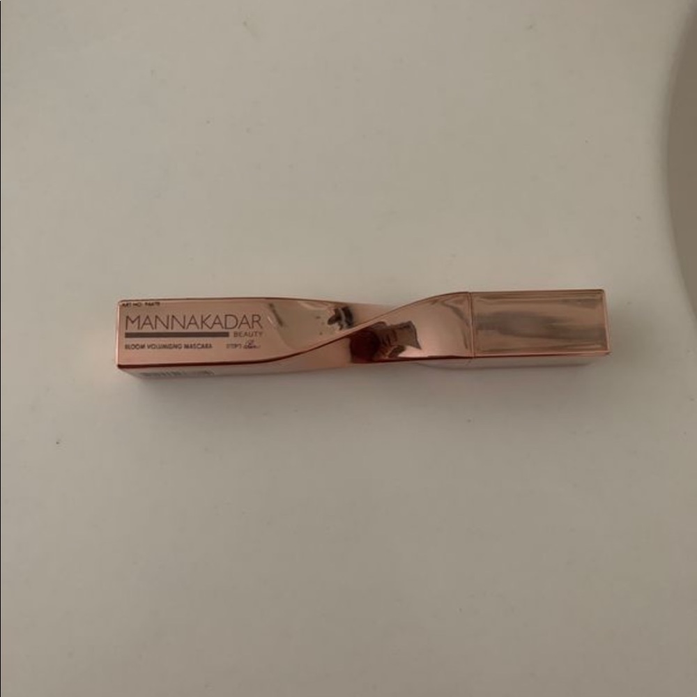 Mannakadar bloom voluminous mascara